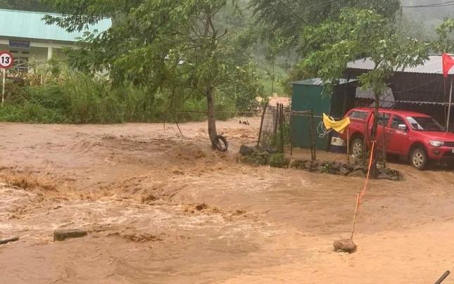 Lũ lụt kinh hoàng ở các tỉnh miền Bắc: Thái Nguyên di dời 1200 hộ dân, cả nước có 26 người chết và mất tích do bão cùng mưa lũ- Ảnh 13.