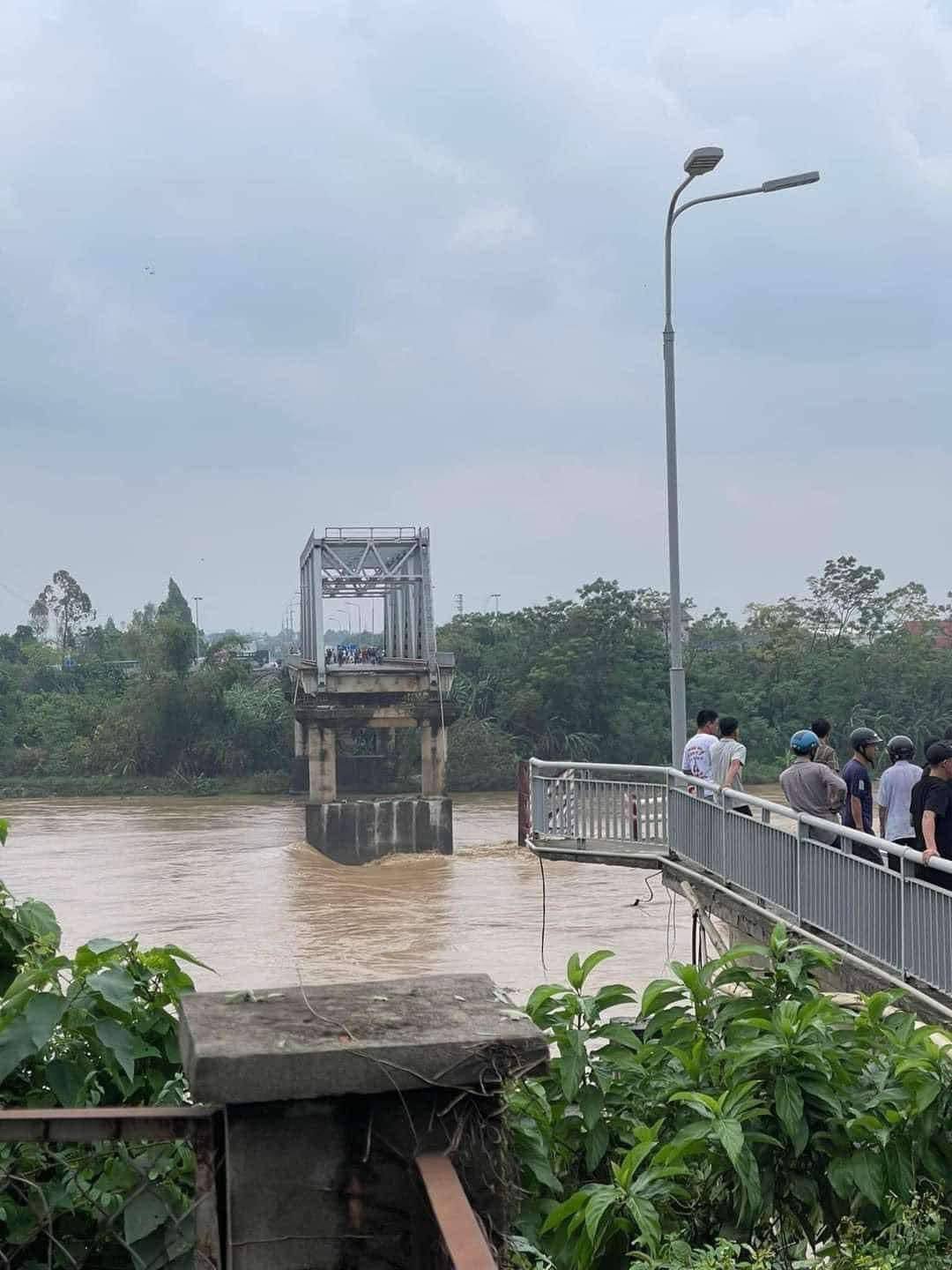 Vụ sập cầu Phong Châu ở Phú Thọ: Có 8 phương tiện gặp nạn, chưa xác định cụ thể về số người mất tích- Ảnh 6.