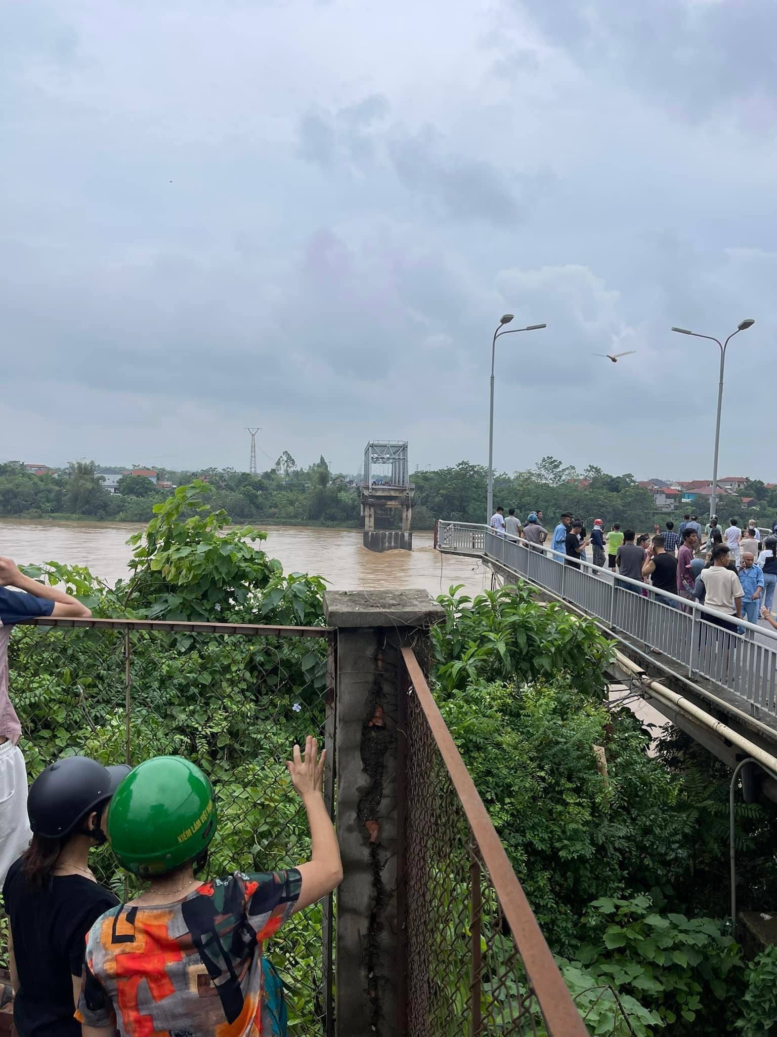 Vụ sập cầu Phong Châu ở Phú Thọ: Có 8 phương tiện gặp nạn, chưa xác định cụ thể về số người mất tích- Ảnh 5.