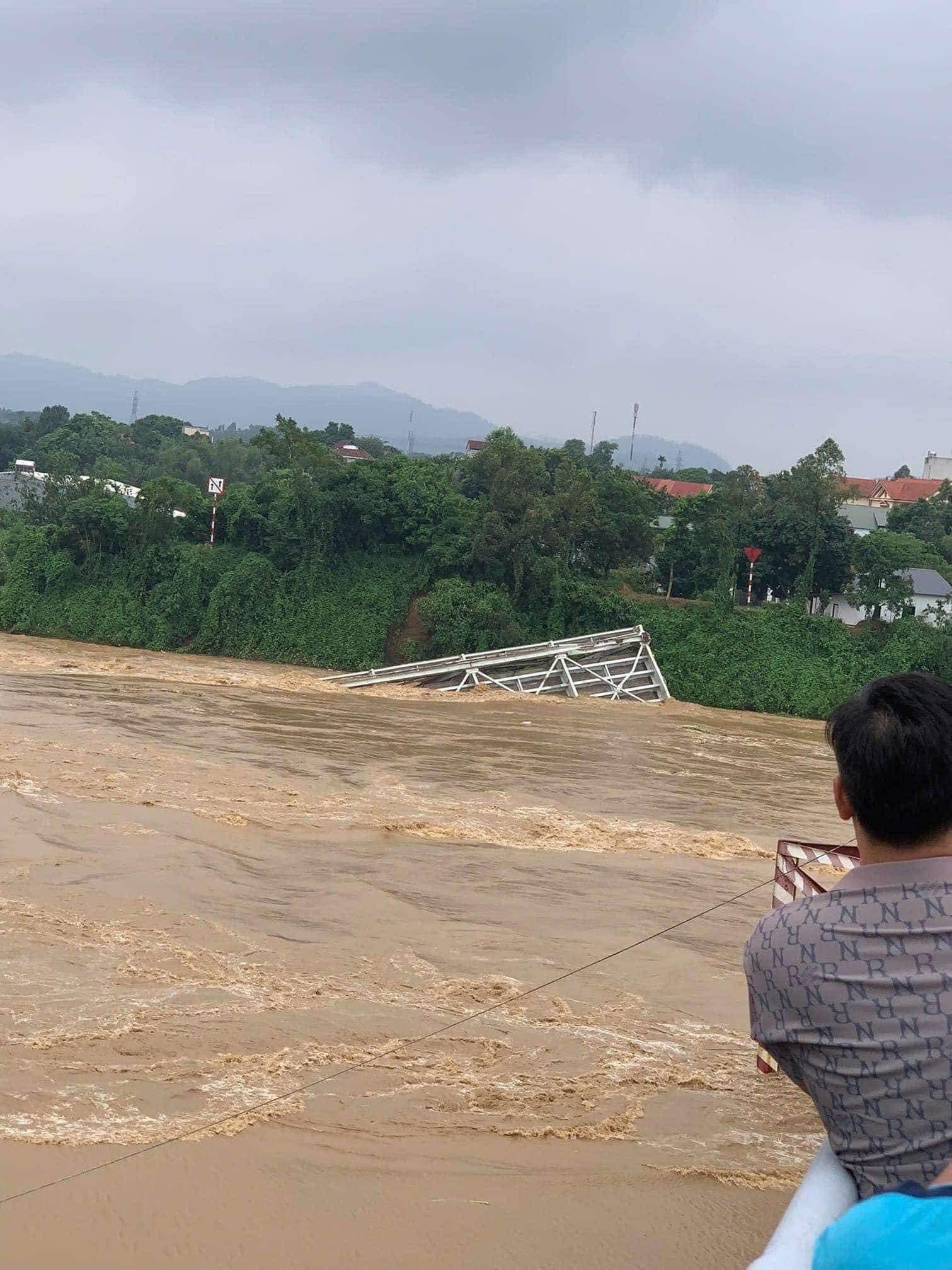 Vụ sập cầu Phong Châu ở Phú Thọ: Có 8 phương tiện gặp nạn, chưa xác định cụ thể về số người mất tích- Ảnh 3.