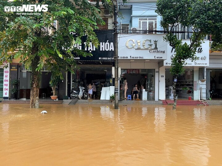 Diễn biến mưa lũ lịch sử tại miền Bắc hôm nay: Lũ sông Lô đạt cấp cực kỳ nguy hiểm; 103 người chết và mất tích- Ảnh 25.