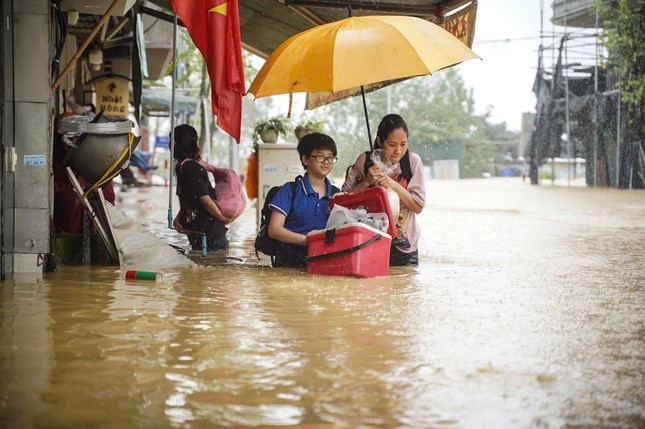 Ngay lúc này: Cầu Vĩnh Tuy hướng về Long Biên ùn tắc nghiêm trọng hàng cây số, tài xế chôn chân cả tiếng- Ảnh 11.