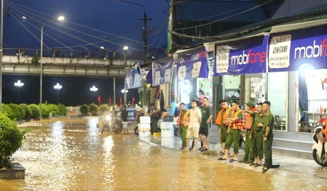 Lũ lụt kinh hoàng ở các tỉnh miền Bắc: Nước sông Hồng dâng cao mức báo động, di dời khẩn cấp 289 hộ dân- Ảnh 66.