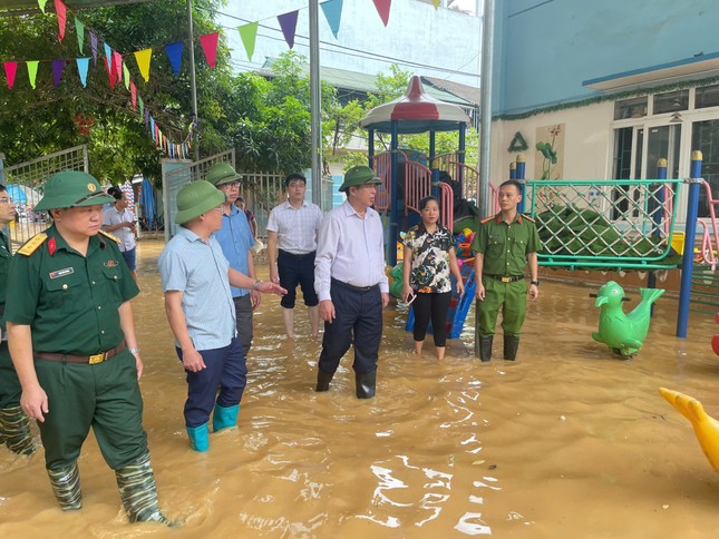 Lũ lụt kinh hoàng ở các tỉnh miền Bắc: Số người chết và mất tích do mưa bão số 3 tiếp tục tăng, tình hình vẫn căng thẳng- Ảnh 34.