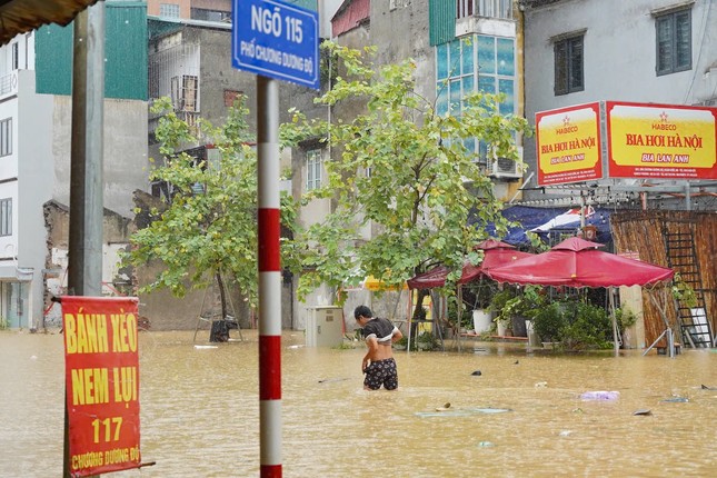 Ngay lúc này: Cầu Vĩnh Tuy hướng về Long Biên ùn tắc nghiêm trọng hàng cây số, tài xế chôn chân cả tiếng- Ảnh 12.