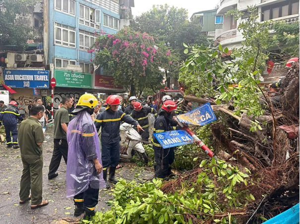 Ngay lúc này: Cầu Vĩnh Tuy hướng về Long Biên ùn tắc nghiêm trọng hàng cây số, tài xế chôn chân cả tiếng- Ảnh 20.