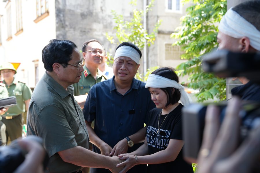 Phó trưởng Công an phường ngã quỵ khi nghe tin mất cả mẹ, cả em trai khi đang đi chống lũ- Ảnh 1.