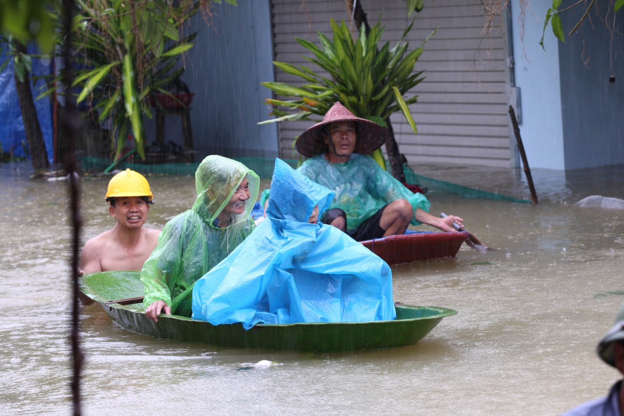 Ngay lúc này: Cầu Vĩnh Tuy hướng về Long Biên ùn tắc nghiêm trọng hàng cây số, tài xế chôn chân cả tiếng- Ảnh 7.