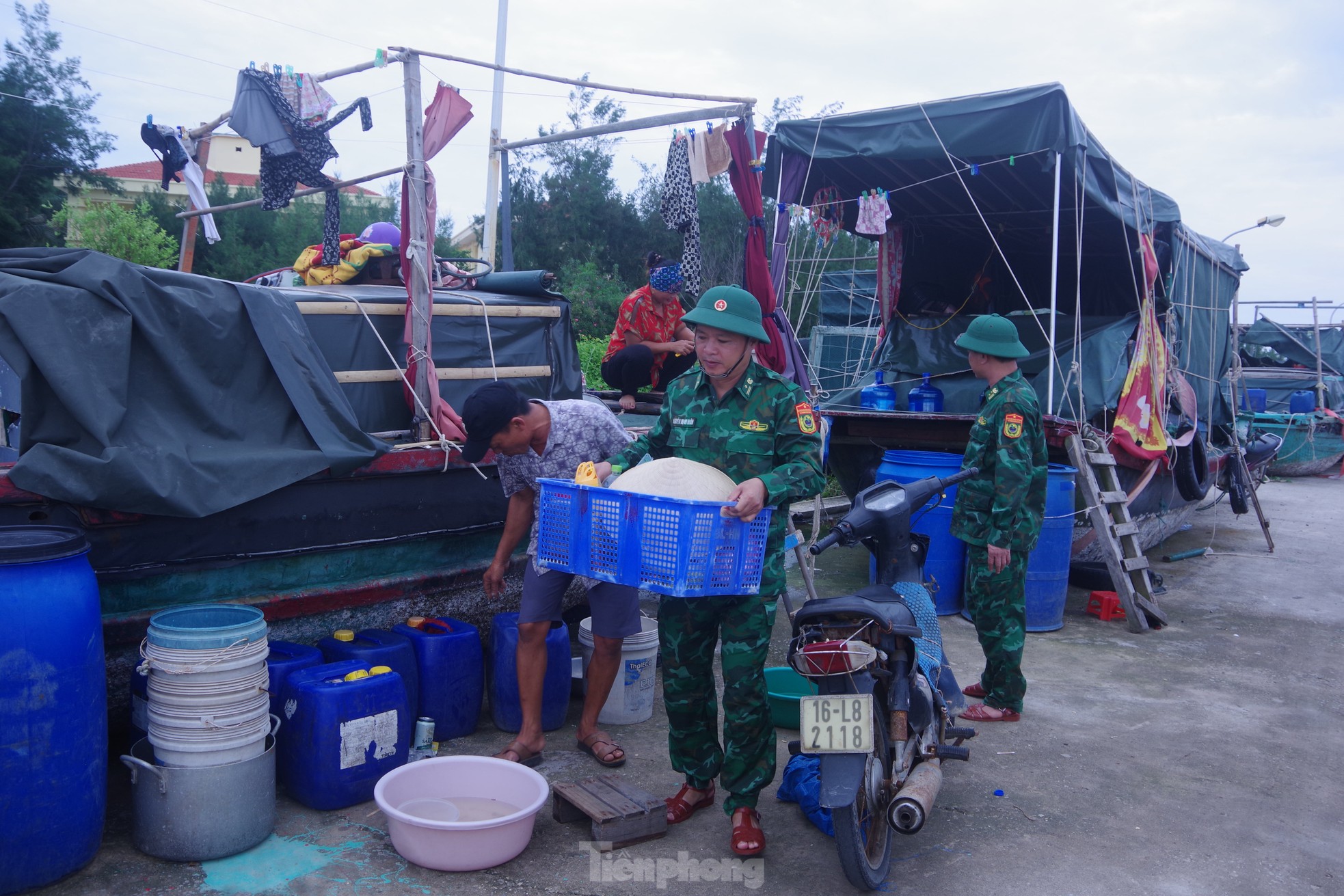 Quân đội huy động hơn 400 xe đặc chủng, 6 máy bay ứng phó với siêu bão YAGI- Ảnh 7.