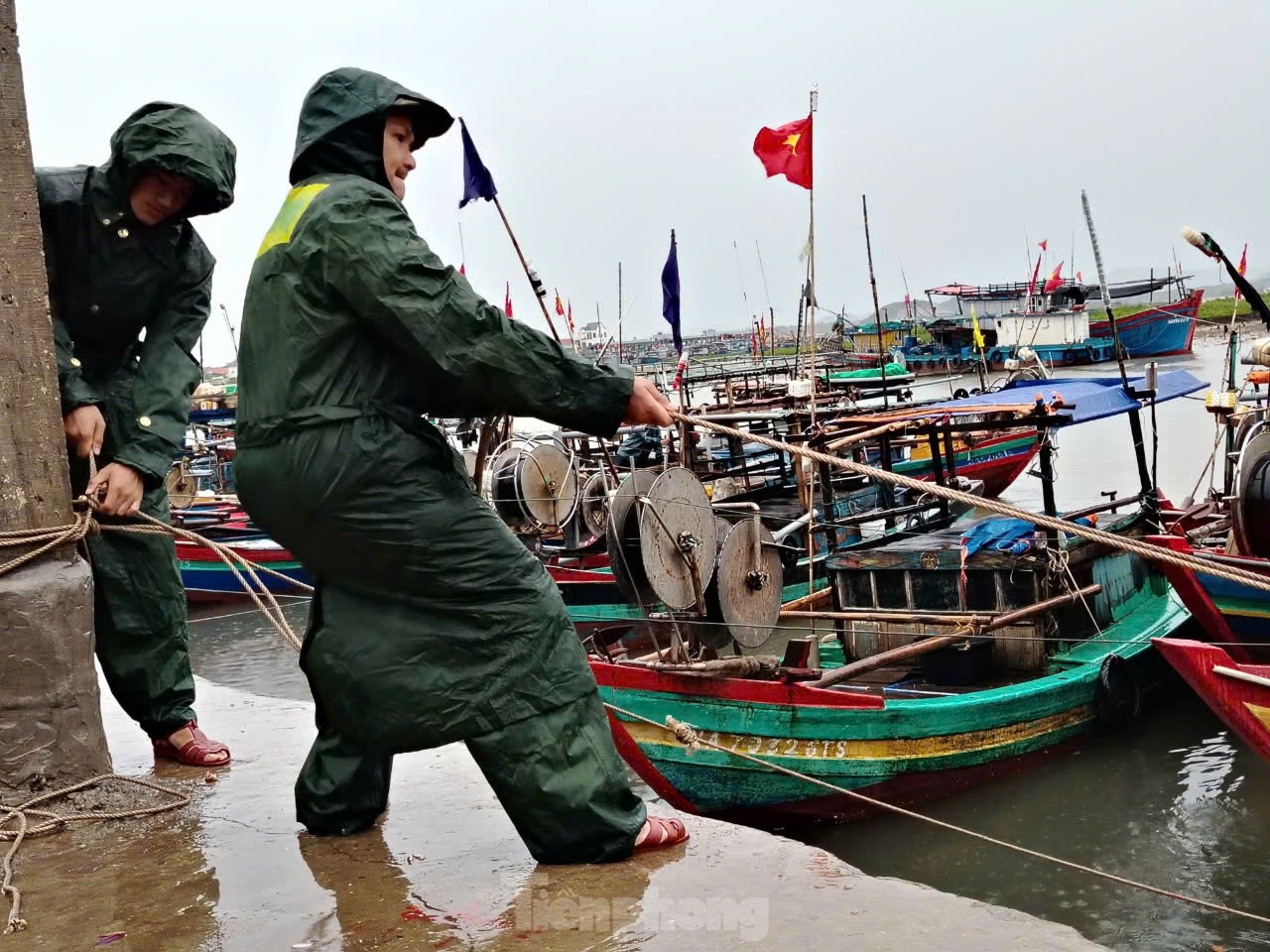 Quân đội huy động hơn 400 xe đặc chủng, 6 máy bay ứng phó với siêu bão YAGI- Ảnh 2.