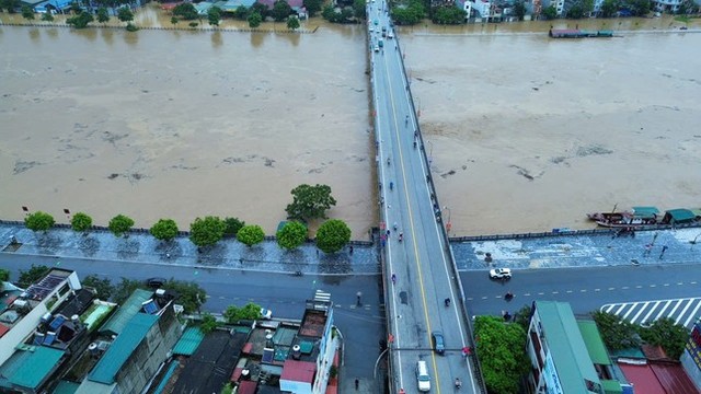 Lũ lụt kinh hoàng ở các tỉnh miền Bắc: Nước sông Hồng dâng cao mức báo động, di dời khẩn cấp 289 hộ dân- Ảnh 13.