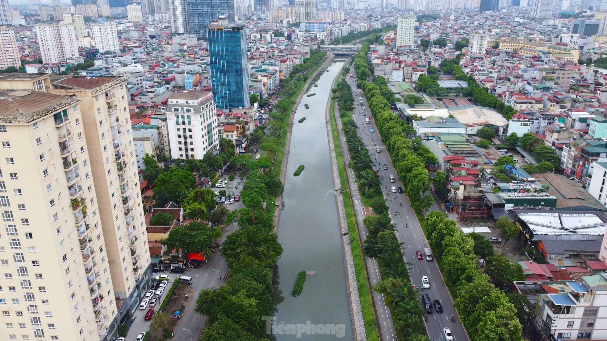 Nước sông Tô Lịch dâng cao, đổi màu sau bão số 3- Ảnh 1.