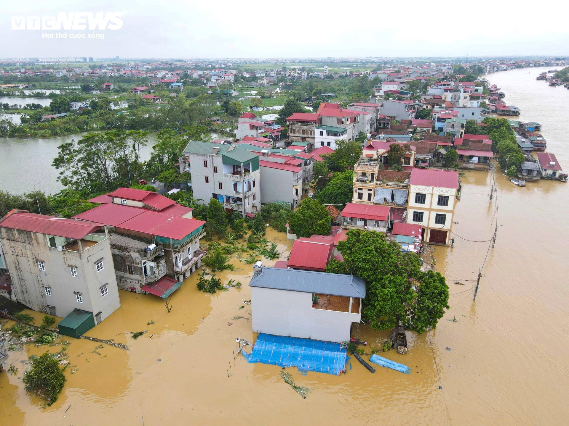 Lũ sông Cầu cao nhất trong gần 40 năm, 9.000 người dân Bắc Giang bị cô lập- Ảnh 8.