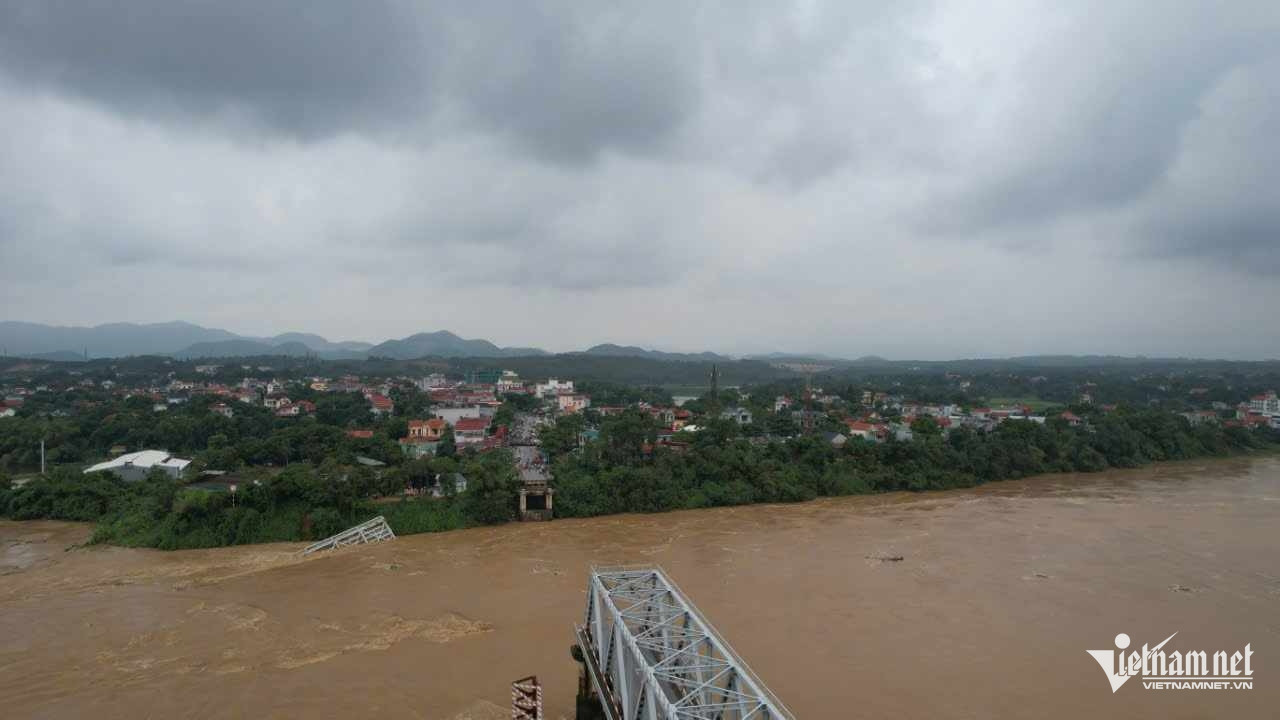 Vụ sập cầu Phong Châu ở Phú Thọ: Có 8 phương tiện gặp nạn, chưa xác định cụ thể về số người mất tích- Ảnh 10.