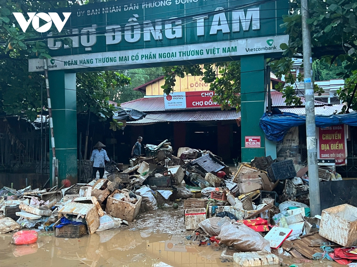 Thành phố Yên Bái ngập ngụa bùn, rác sau lũ- Ảnh 10.