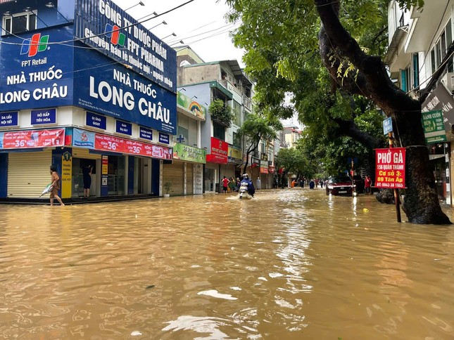 Ngay lúc này: Cầu Vĩnh Tuy hướng về Long Biên ùn tắc nghiêm trọng hàng cây số, tài xế chôn chân cả tiếng- Ảnh 15.