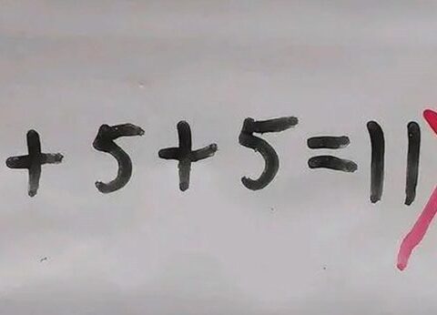 Bài Toán 1 + 5 + 5 = 11 bị chấm sai gây bức xúc, nghe giải thích phụ huynh liền “quay xe” vui mừng