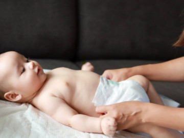 Sức khỏe - Vì sao trẻ dễ bị hăm tã trong mùa hè? Tuyệt chiêu chống hăm tã cho trẻ mẹ nào cũng nên biết