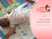 Biết lý do đằng sau trẻ sơ sinh thích ngủ sấp, mẹ không vội lật con lại mà yêu thương hơn