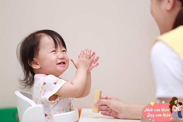 Rất tò mò và thích bắt chước.