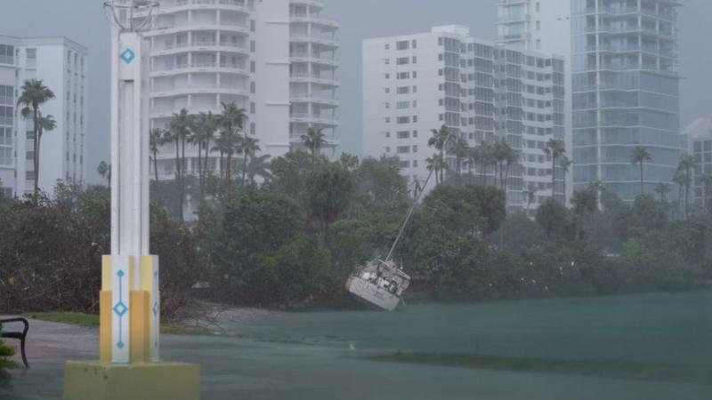 Toàn cảnh siêu bão Milton đổ bộ Florida (Mỹ): Diễn biến bão bất ngờ thay đổi liên tục, suy yếu thành bão cấp 1 sau nhiều tiếng 