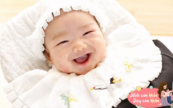 Luôn nở nụ cười trên môi.