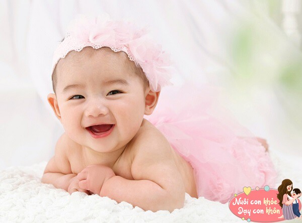 Đôi mắt sáng, tinh anh.