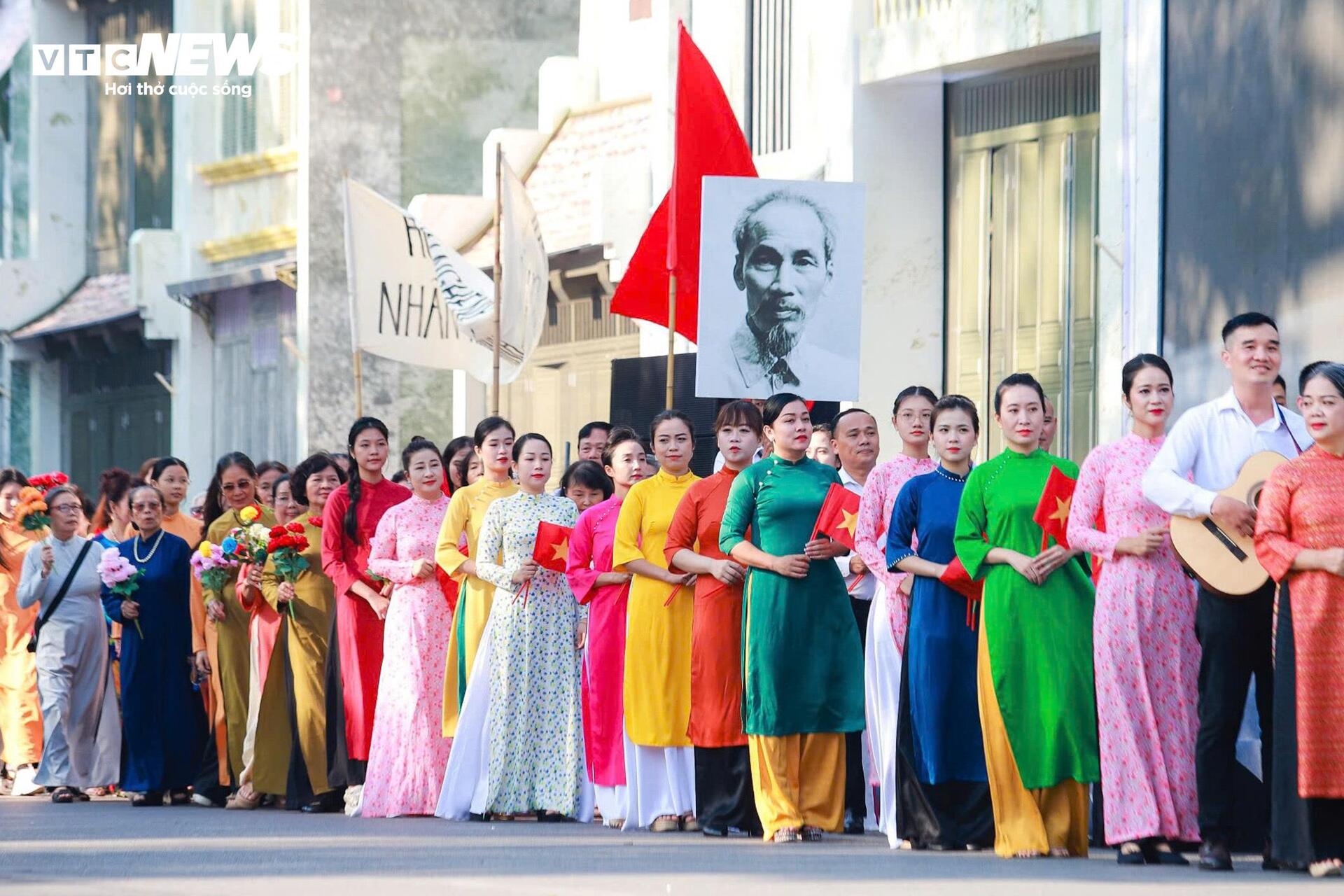 Hình ảnh đoàn quân tiến về Hà Nội năm 1954 được tái hiện tại hồ Gươm- Ảnh 15.