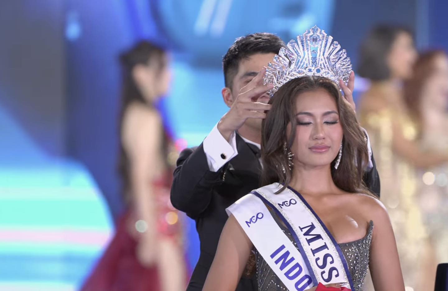 Chung kết Miss Cosmo 2024: Tân Hoa hậu rơi vương miện, Xuân Hạnh dừng chân Top 5- Ảnh 1.