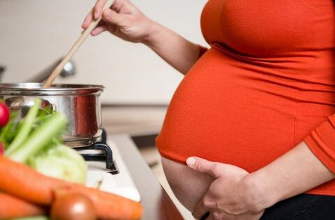 Chế độ ăn cho phụ nữ mang thai bị đa ối