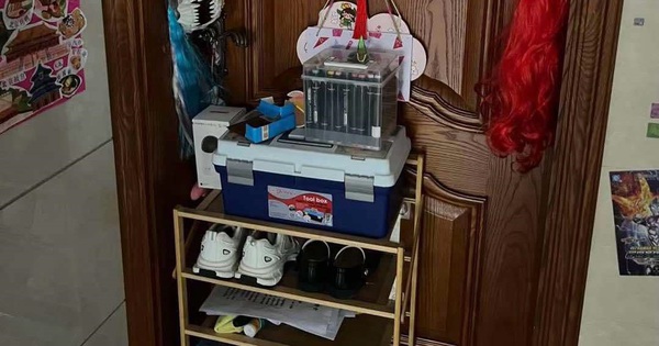 Bức ảnh khiến dân mạng tranh cãi nảy lửa: Nếu dắt con đến nhà ai chơi mà thấy cảnh này, tôi sẽ rất xấu hổ!