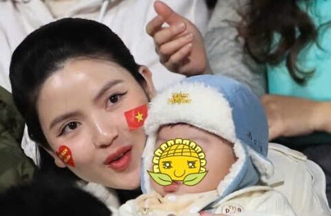 Lạnh thế này mà quý tử 6 tháng tuổi nhà Quang Hải ra sân cổ vũ bố, động lực chiến thắng là đây chứ đâu!