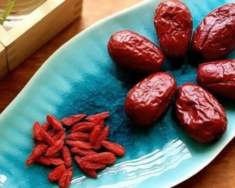 Sang tuổi trung niên, muốn không bị ốm vào mùa đông 
  thì cần giữ ấm 2 vùng cơ và uống 4 loại trà