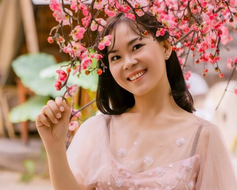 Cao Thanh Hương và tập thơ “Ru những muộn phiền”: Đời an yên khi ta biết yêu cả những điều chưa tròn vẹn