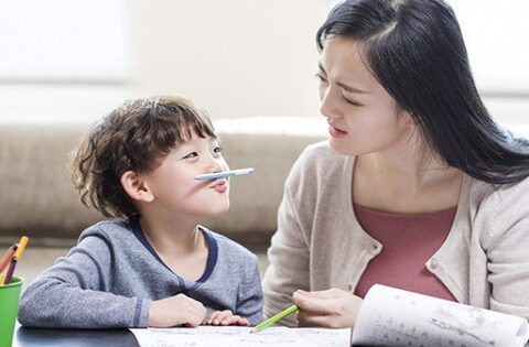 Mệt rã rời vì suốt ngày phải nhắc con học bài, tôi quyết định thử dùng công nghệ xem sao: Kết quả thật bất ngờ!