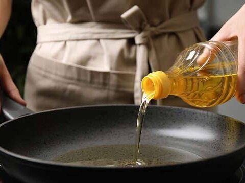 Nghiên cứu tiết lộ: Một loại dầu ăn nhiều nhà vẫn dùng có thể là “kẻ thù thầm lặng” của ung thư
