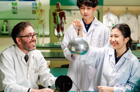 14 học sinh Vinschool đạt điểm cao nhất thế giới trong các môn thi Cambridge quốc tế