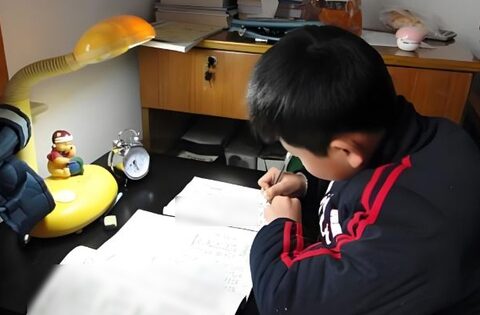 Nếu cha mẹ không nhận ra những điều này sớm thì con có học đến 1, 2 giờ sáng, kết quả vẫn chẳng ra sao!