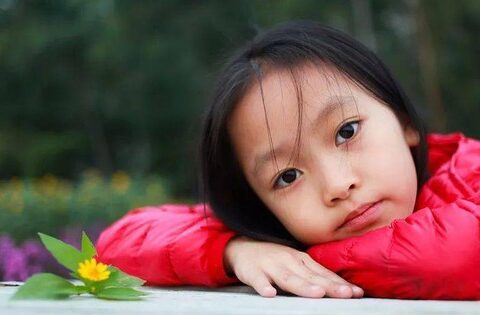 Nếu cha mẹ cứ nhắm mắt đáp ứng con 2 thứ sau đây, thì sao cũng có ngày cha mẹ – con cái thành thù