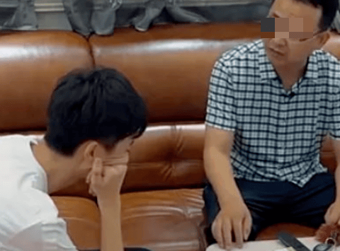 Khi con không tôn trọng hoặc phớt lờ bố mẹ, đừng mắng mỏ cho mệt: Chỉ áp dụng “Định luật con Quạ” này là đủ!