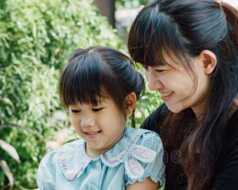 Con gái hỏi: Bao cao su là gì? Bà mẹ TP.HCM trả lời xứng đáng đưa vào sách giáo khoa