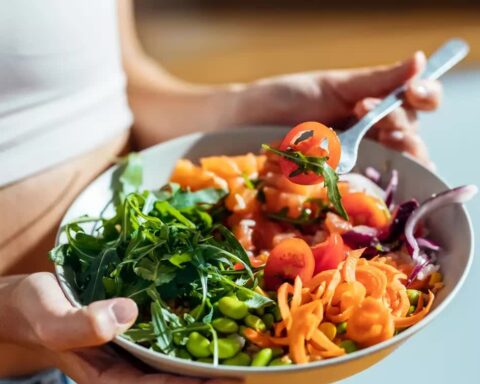 Chuyên gia dinh dưỡng ung thư tiết lộ 1 thứ “không bao giờ ăn”: Không muốn bị ung thư “hỏi thăm” thì hãy học theo