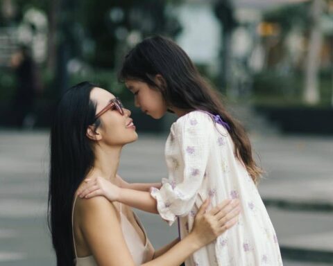 Hà Anh nhắn nhủ con: “Người ta mong con gái mình lấy được chồng giàu có, còn mẹ thì…”