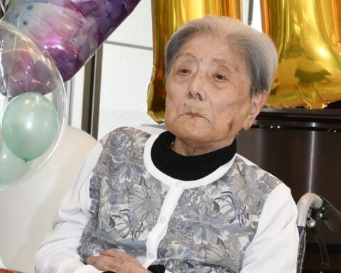 Cụ bà sống thọ 116 tuổi, tinh thần vẫn minh mẫn nhờ 1 “loại quả trường sinh”: Hóa ra Việt Nam có đầy ngoài chợ