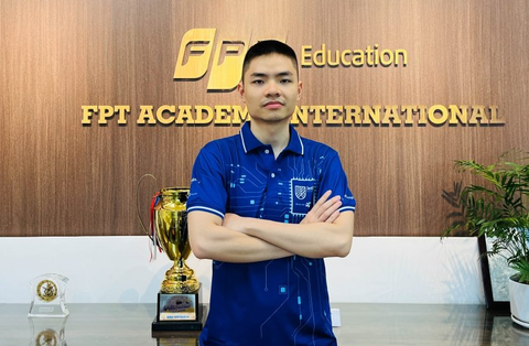 Từ bỏ trường Luật theo đuổi ngành học cực hot, chàng trai 9X “ẵm” suất Bootcamp tại Singapore