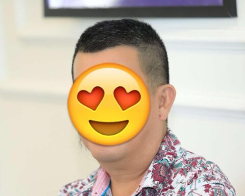 Nam danh hài Việt lấy vợ hơn 20 năm nhưng không cưới, tuổi 60 có con trai giỏi giang mát lòng