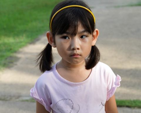 Những đứa trẻ thiếu tình yêu thương từ khi còn nhỏ sẽ dành cả cuộc đời để cố gắng “cai nghiện” 3 thứ này