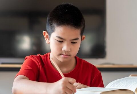 Rất nhiều “học sinh giỏi giả” ở tiểu học, con bạn có 3 đặc điểm này thì chúc mừng: Đây là “hàng thật giá thật”!