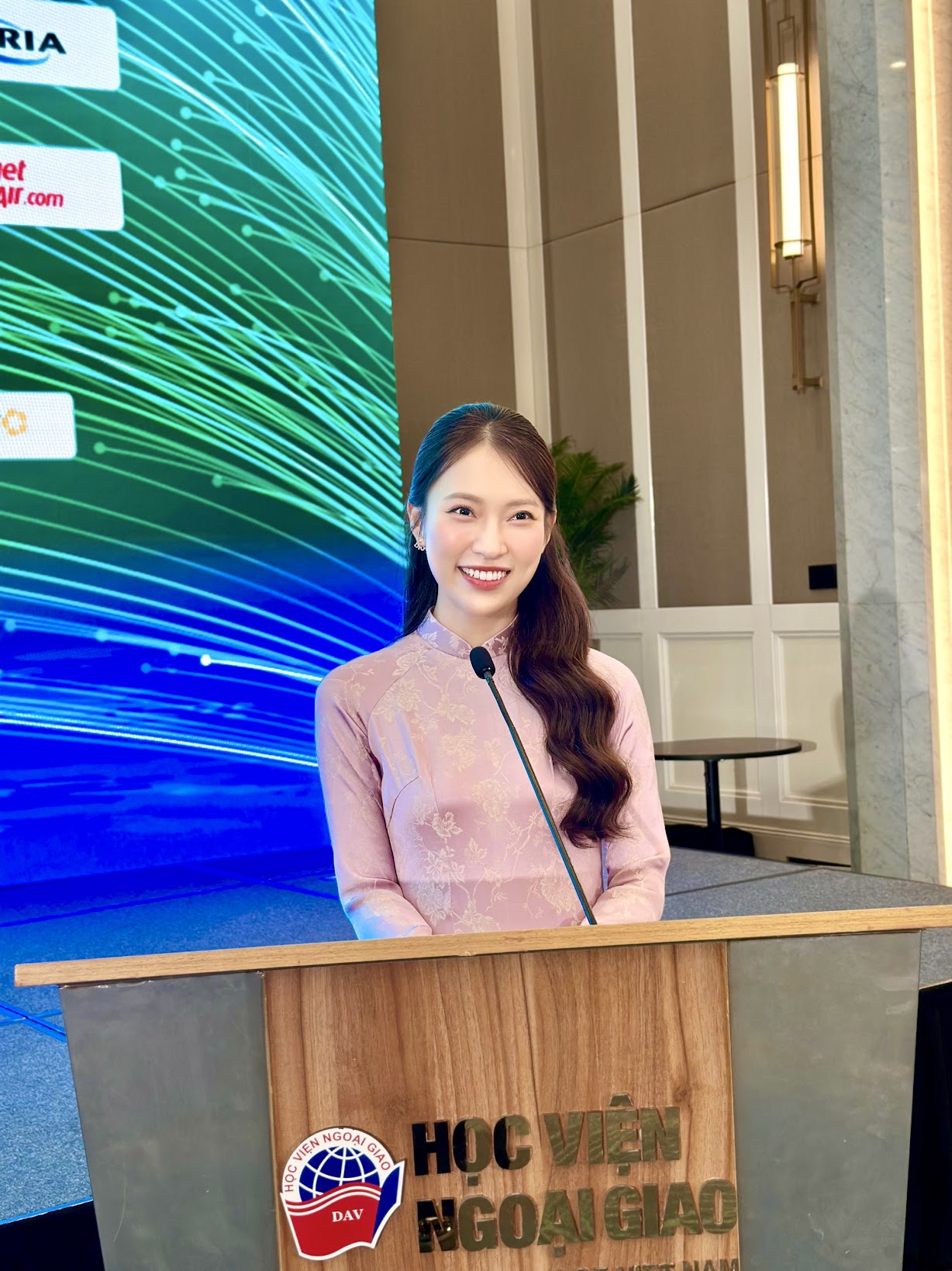 Khánh Vy hé lộ hậu trường làm MC tại diễn đàn Tương lai ASEAN 2025, gặp Thủ tướng Phạm Minh Chính: “Có 2 khoảnh khắc căng não”- Ảnh 4.