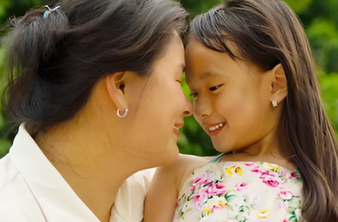 “Con thích mẹ nhất, bố nhì, bà nội chỉ xếp thứ 3” – Con trai “lỡ lời”, bà mẹ có cách ứng xử tuyệt hay
